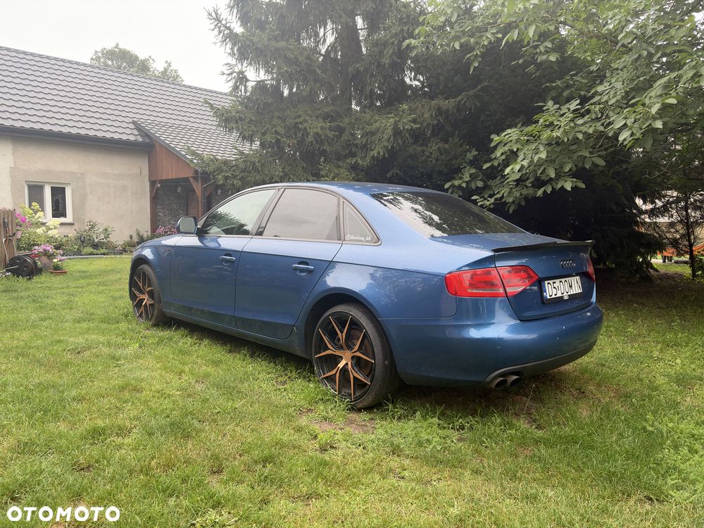 Audi A4 Limousine - 3