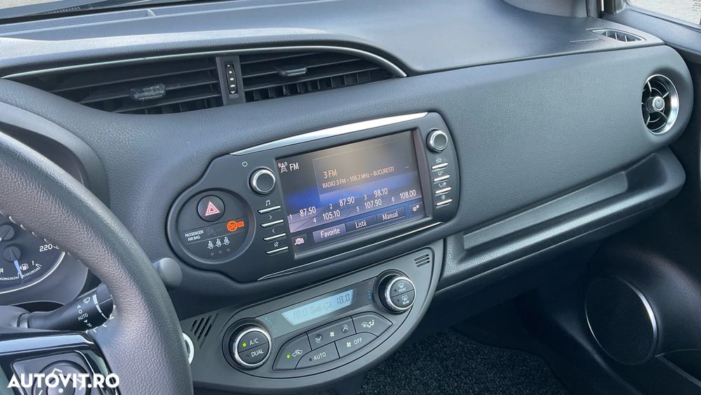 Toyota Yaris 1.5 VVT-i HSD Sol - 16
