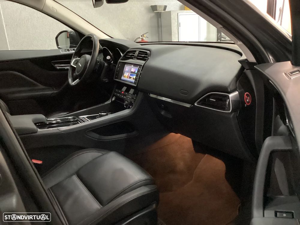 Jaguar F-Pace 2.0 i4D Portfolio Aut. - 13