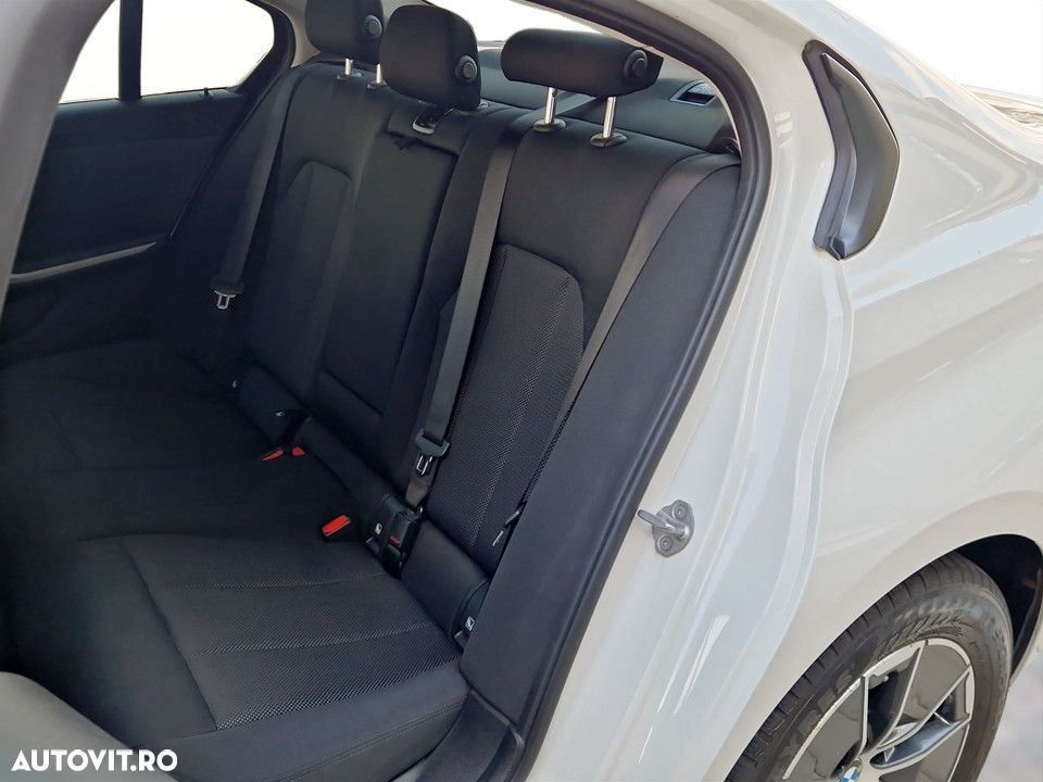 BMW Seria 3 318i AT - 15