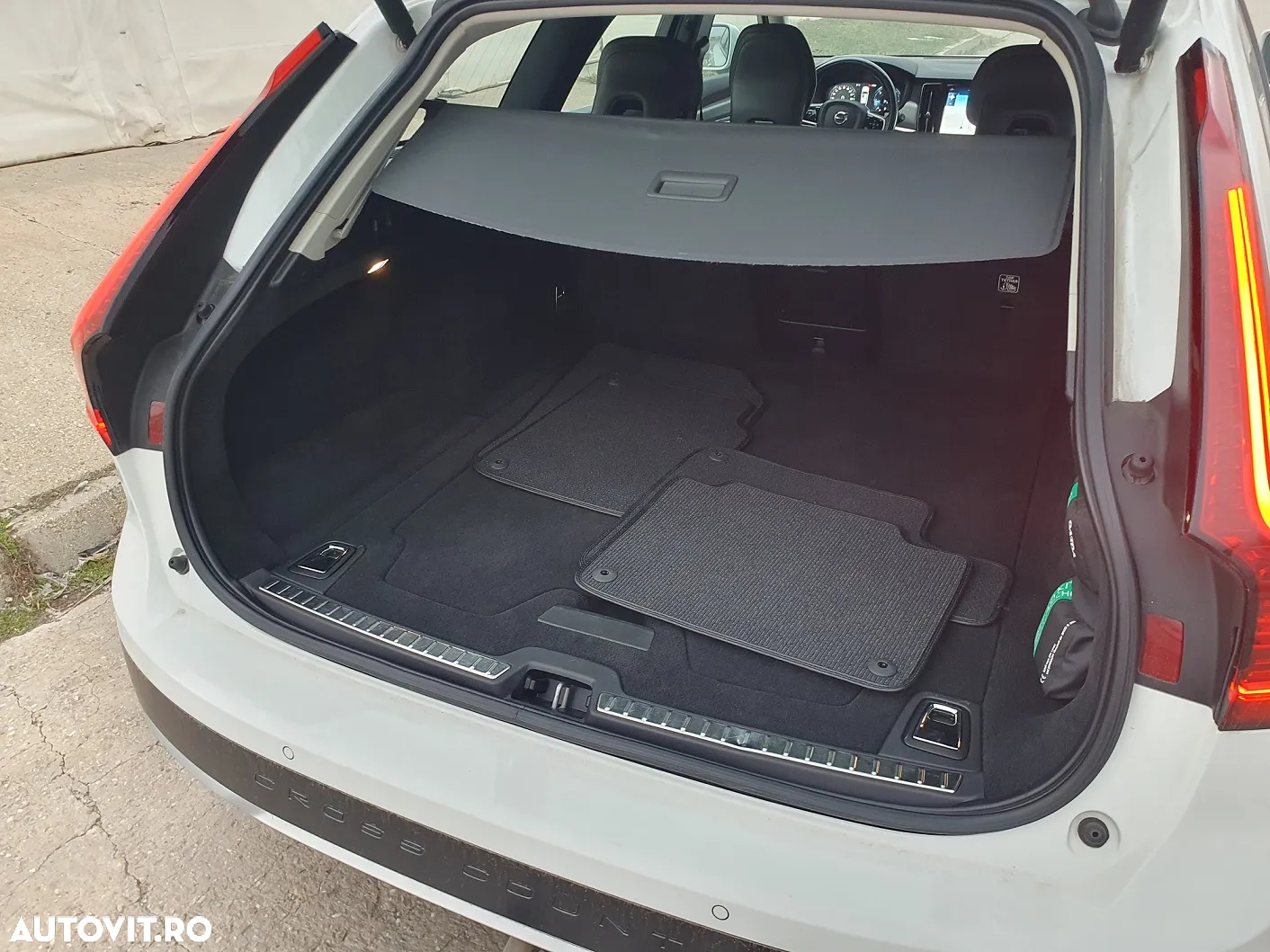 Volvo V90 V90CC D5 AWD PRO - 14
