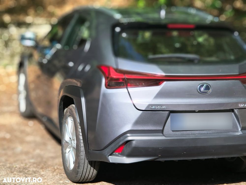 Lexus UX 250h FWD Business - 28