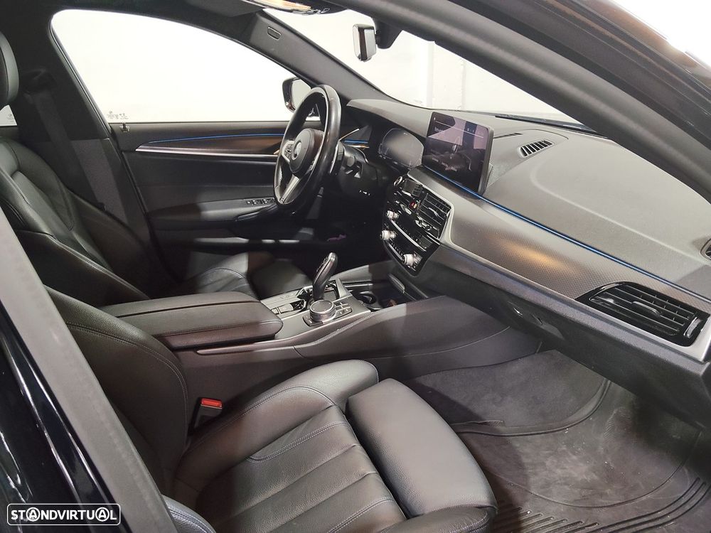 BMW 530 e Pack Desportivo M - 3