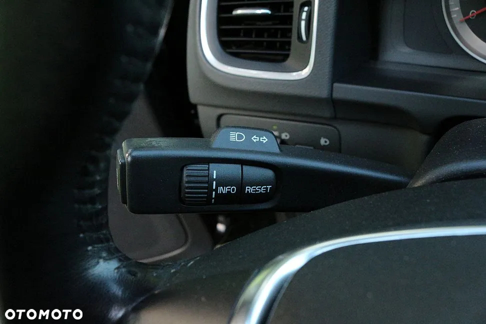 Volvo V60 D3 Geartronic Momentum - 26