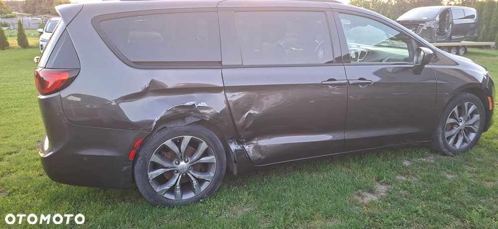 Chrysler Pacifica - 9