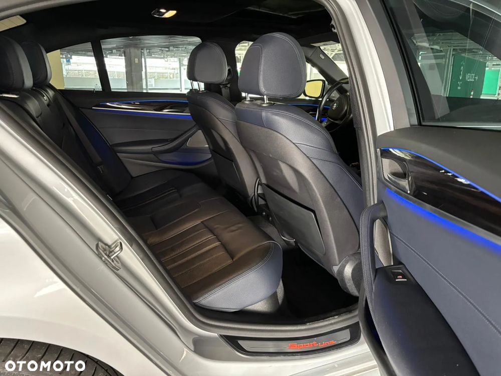 BMW Seria 5 530i Sport Line - 13