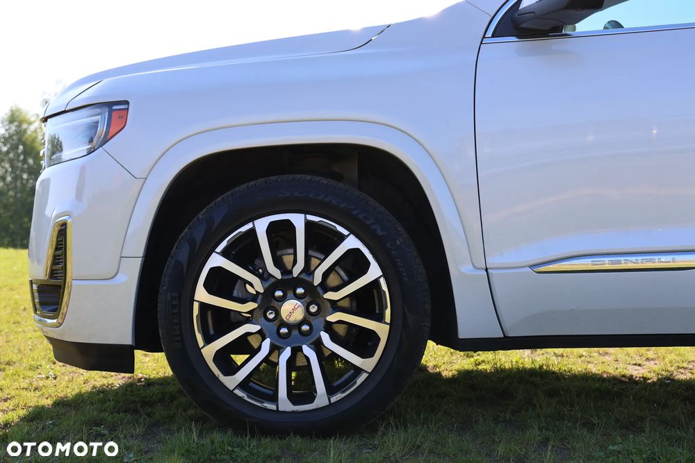GMC Acadia - 8
