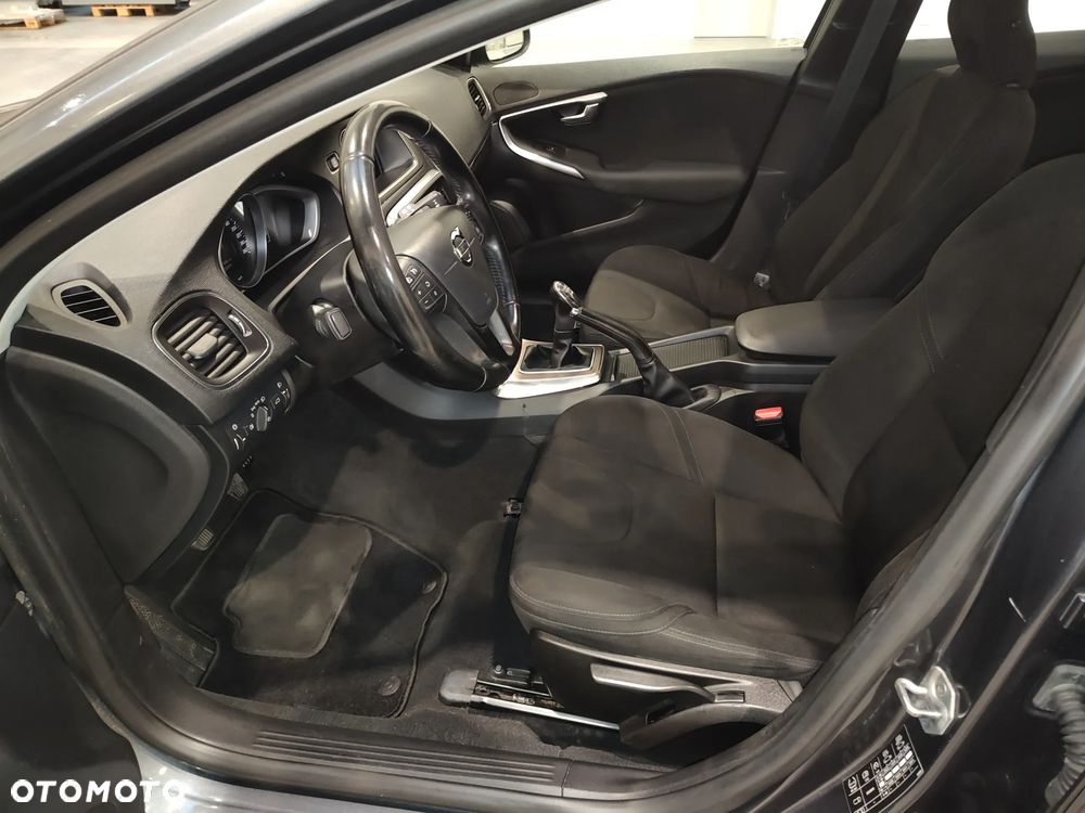 Volvo V40 D2 - 17