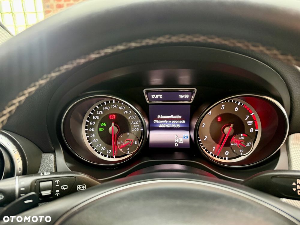 Mercedes-Benz GLA 180 7G-DCT Urban - 20