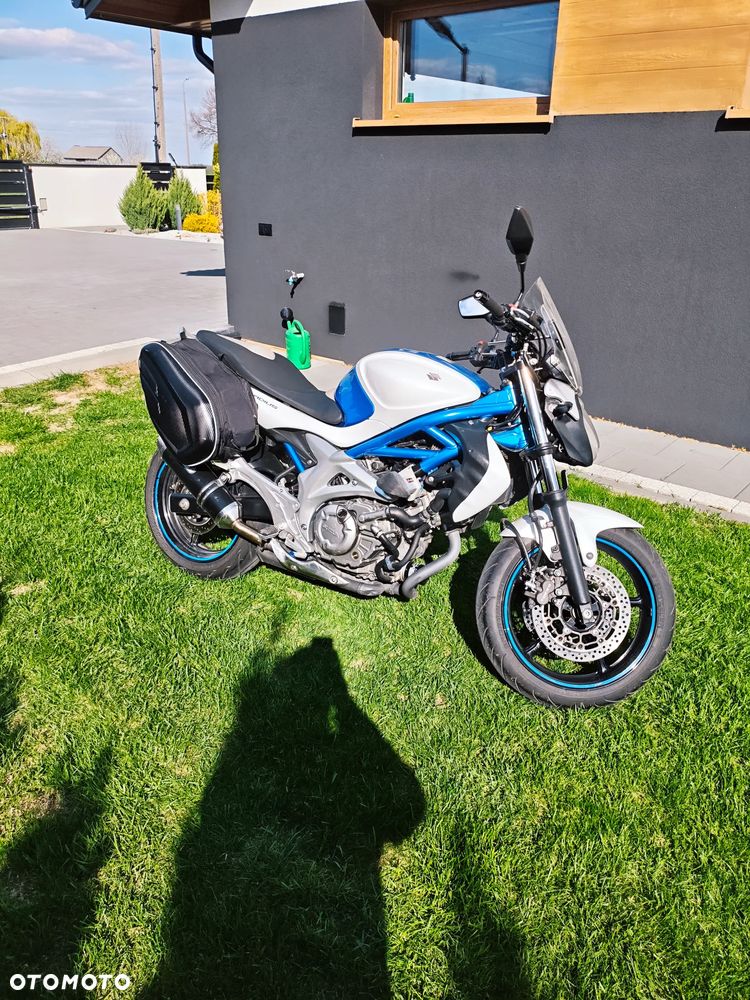 Suzuki Gladius - 2