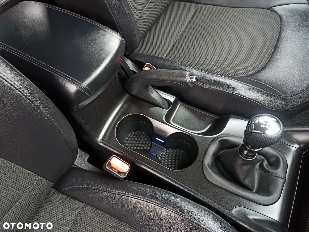 Hyundai ix35 1.7 CRDi 2WD Fifa World Cup Edition - 37