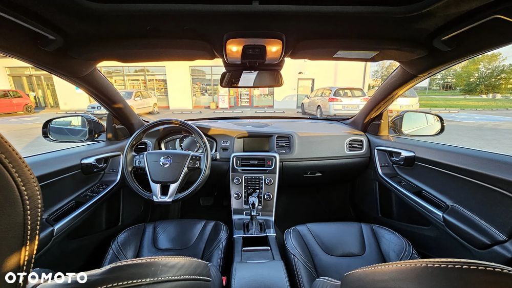 Volvo V60 ver-d6-plug--in--hybrid-awd-geartronic-summum - 14