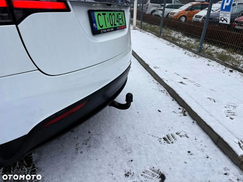 Tesla Model X - 10