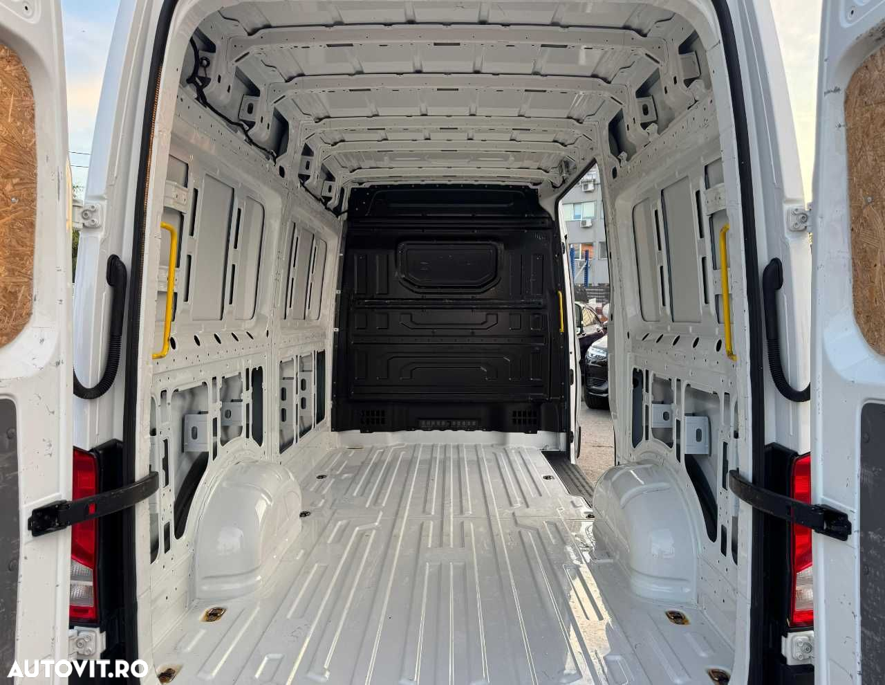 Volkswagen CRAFTER L2H2 - 14