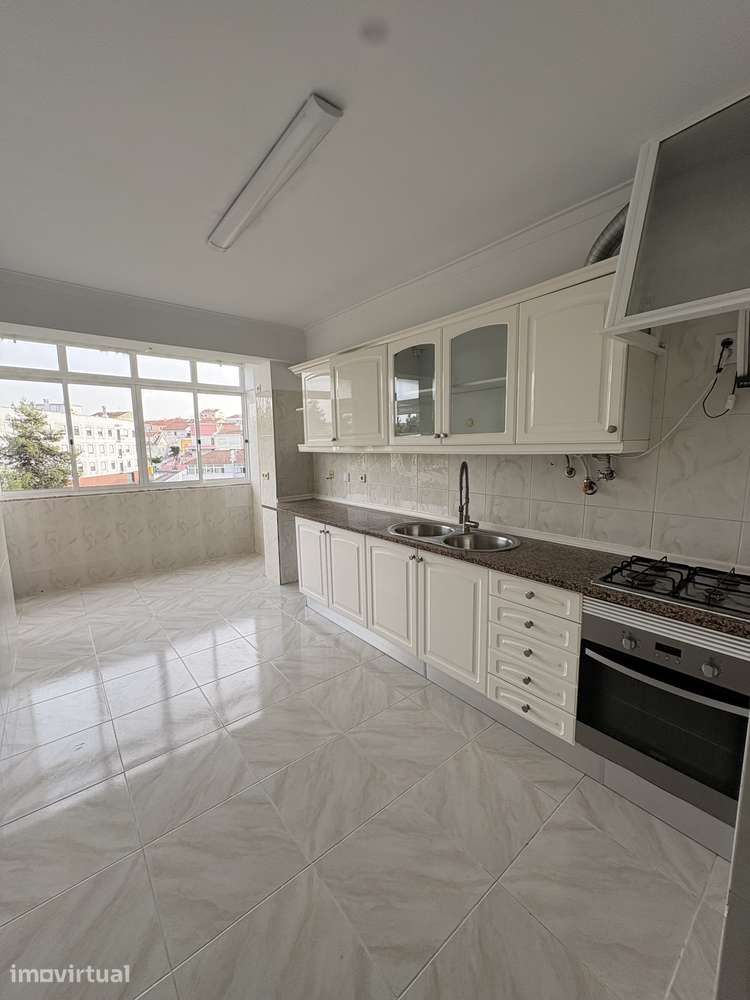 Apartamento T3 à venda na Travessa das Olaias, 1 - Grande imagem: 2/12