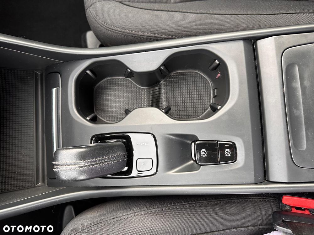 Volvo XC 40 T3 Momentum - 12