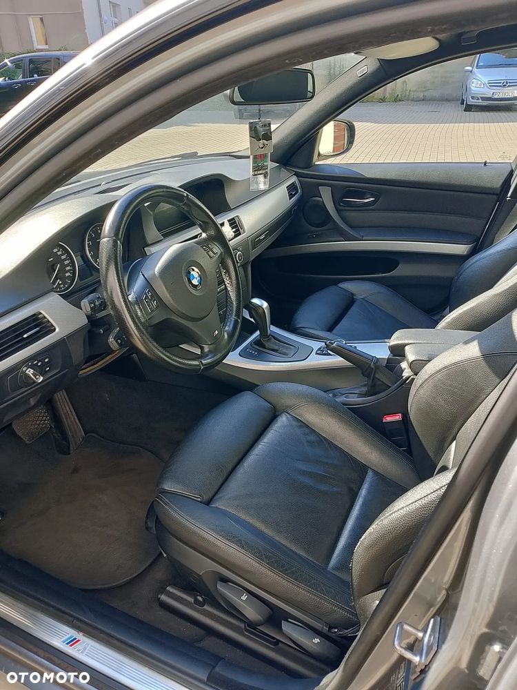 BMW Seria 3 325i xDrive - 14