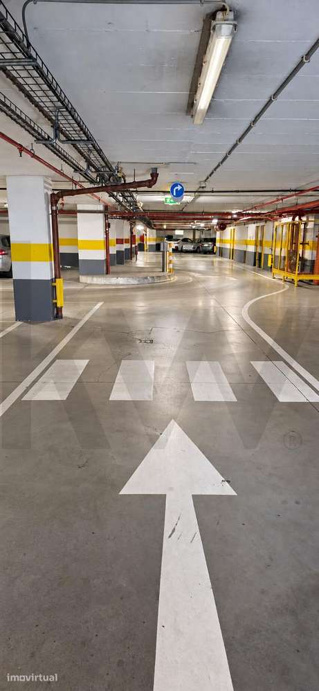 Lugar de estacionamento nas Twin Towers — Lisboa - Grande imagem: 4/6