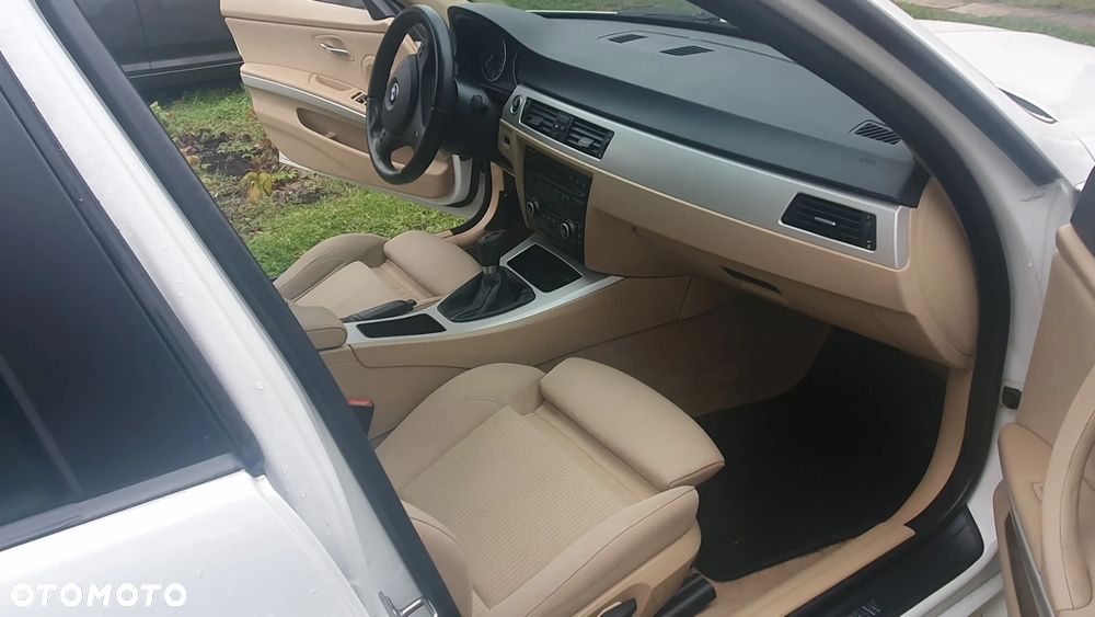 BMW Seria 3 320d DPF Touring Blue Performance Edition Fleet Sport - 15