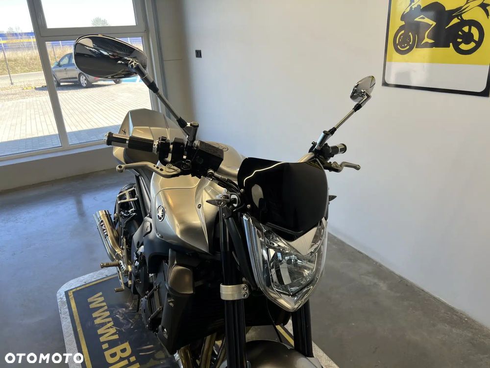 Yamaha FZ - 24