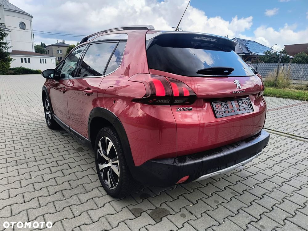 Peugeot 2008 1.2 Pure Tech Allure S&S - 16