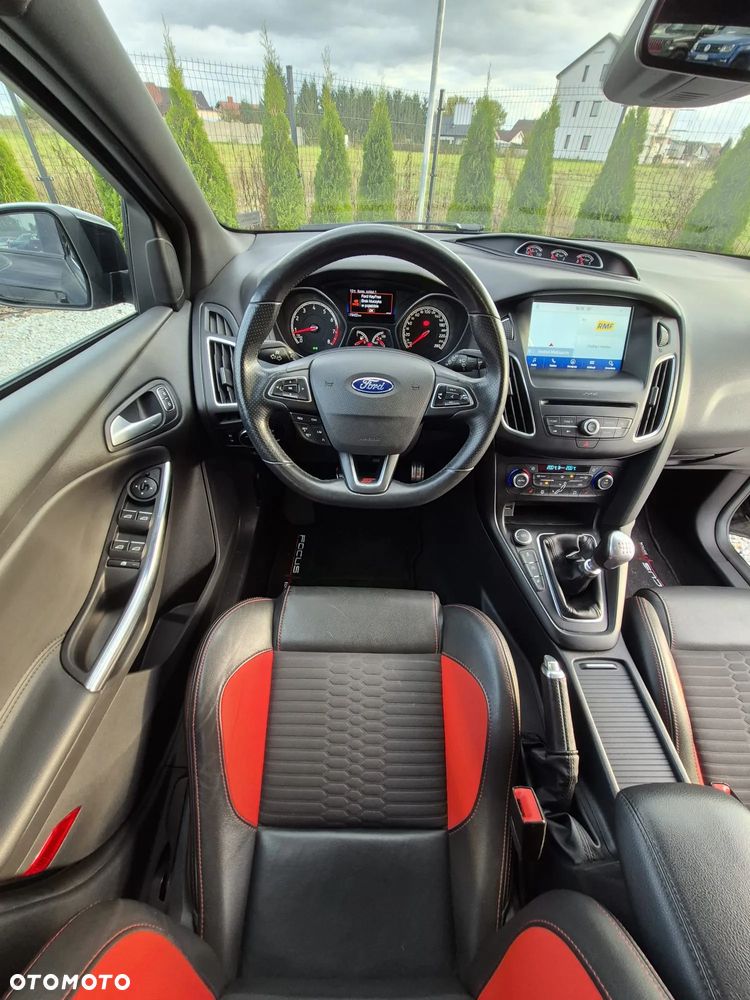 Ford Focus 2.0 EcoBoost ST - 33