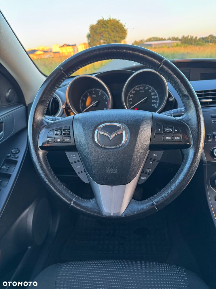 Mazda 3 1.6 Exclusive + - 24