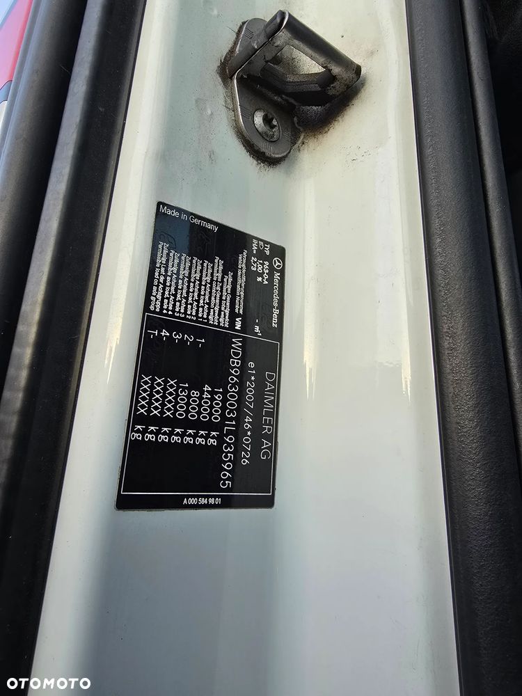 Mercedes-Benz 1842 - 6