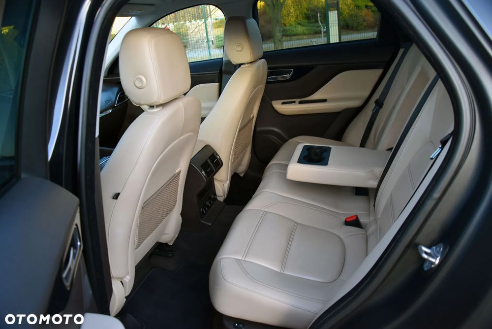 Jaguar F-Pace 2.0 i4D AWD R-Sport - 28