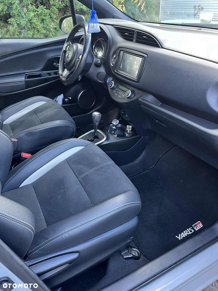 Toyota Yaris Hybrid 100 GR Sport - 7
