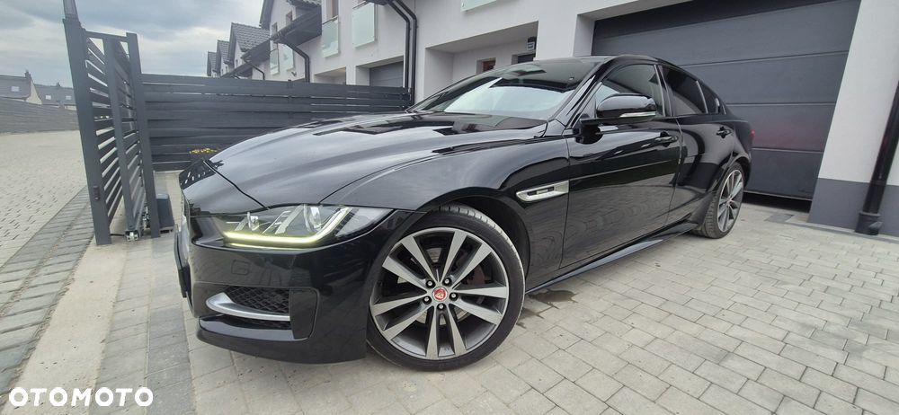 Jaguar XE 20d AWD R-Sport - 1