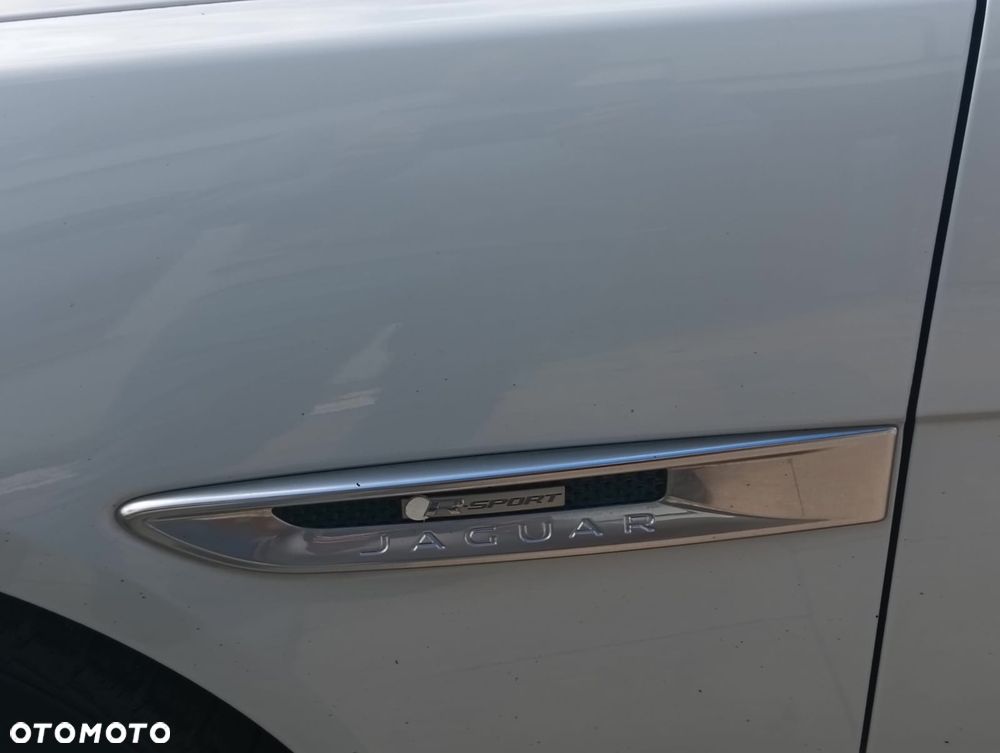 Jaguar XE 2.0 D R-Sport - 19