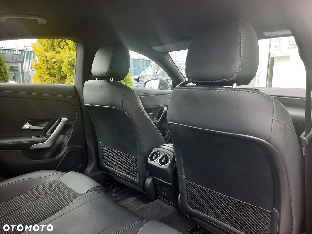 Mercedes-Benz CLA 250 Progressive 7G-DCT - 15