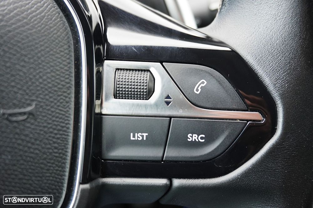 Peugeot 3008 PureTech 130 Stop & Start GPF EAT8 Active — fotografia 15