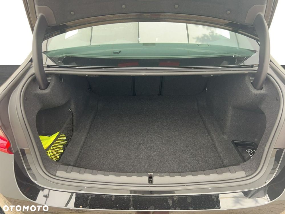 BMW Seria 3 318d mHEV - 12