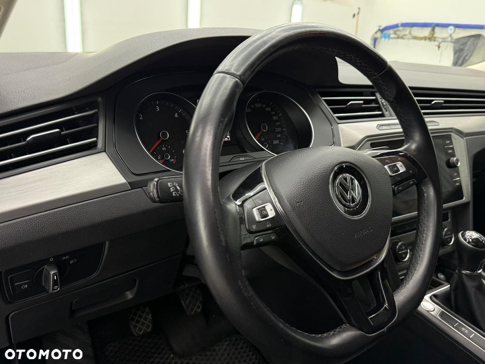 Volkswagen Passat 2.0 TDI BMT Comfortline - 24