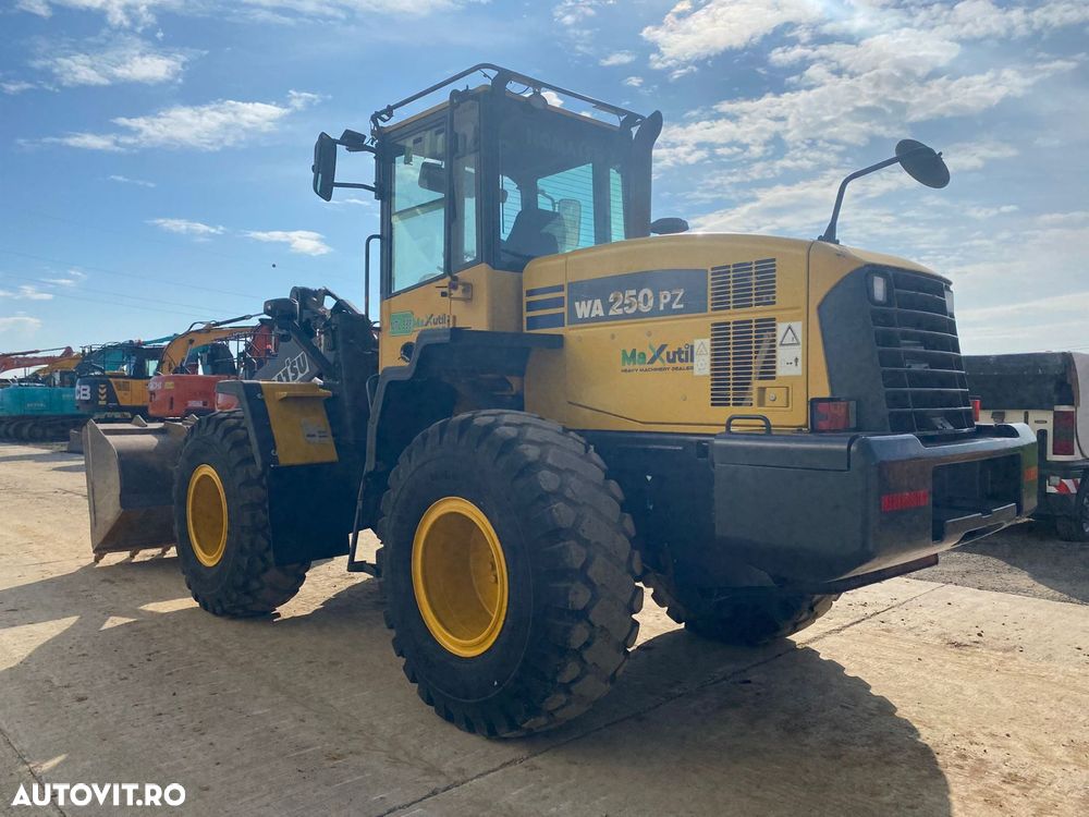 Komatsu WA250 Incarcator Frontal - 7