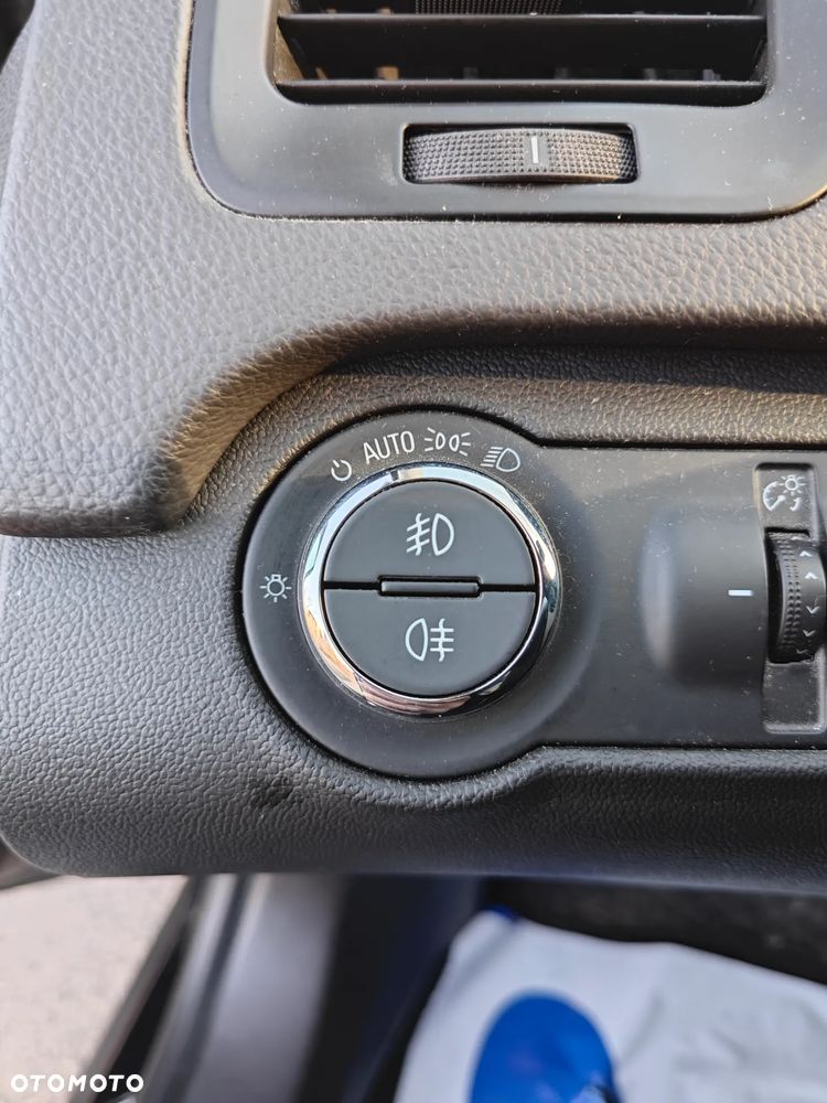 Opel Insignia 2.0 CDTI automatik Business Edition - 35