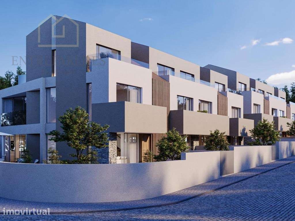 Moradia em banda T3 com 2 frentes, jardim, elevador - para comprar ... - Grande imagem: 3/42