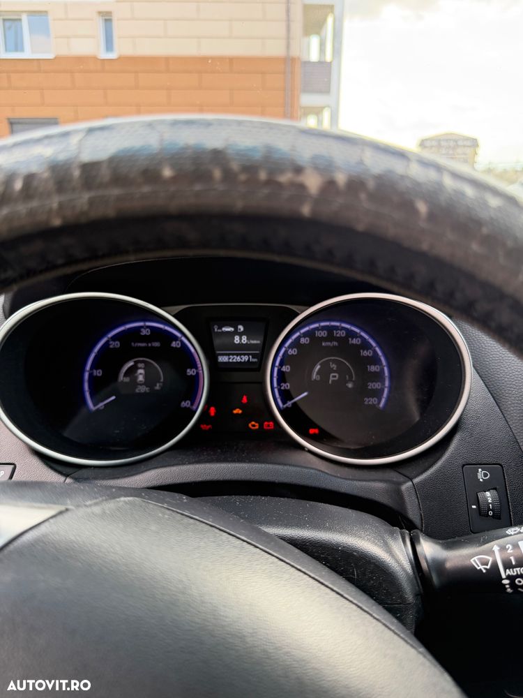 Hyundai ix35 2.0 CRDI 4WD Automatik Style Heat - 11