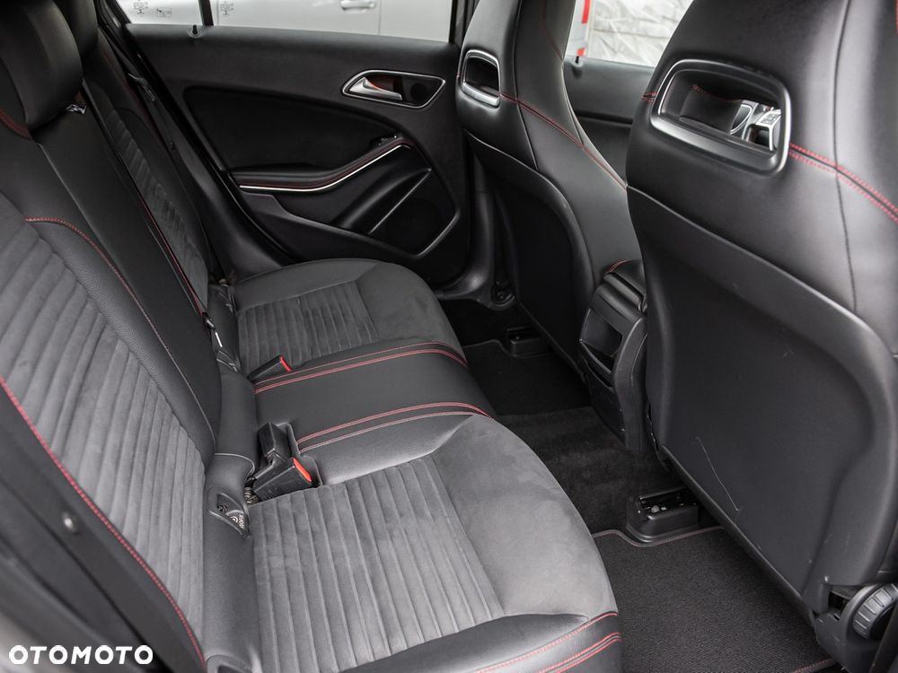 Mercedes-Benz Klasa A 250 4Matic 7G-DCT AMG Line - 30