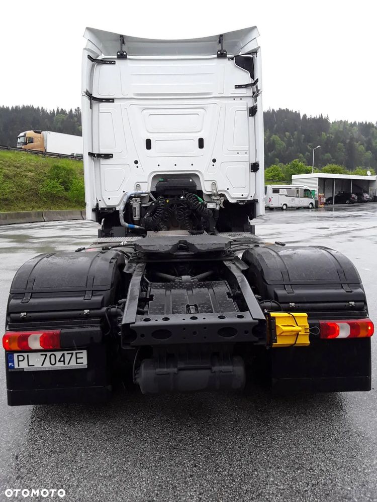 Mercedes-Benz Actros - 4