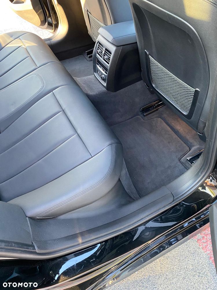BMW Seria 3 330i M Sport - 31