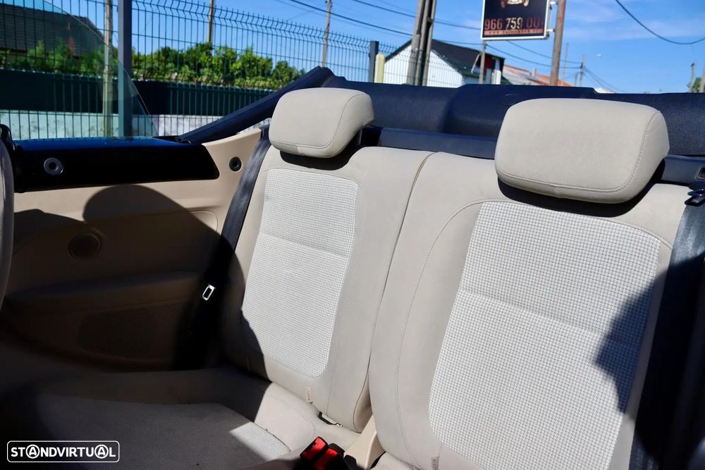 VW New Beetle Cabriolet 1.6 TDi Design - 22