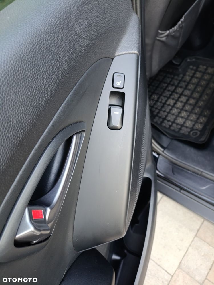 Hyundai ix35 1.6 2WD Fifa World Cup Edition - 38