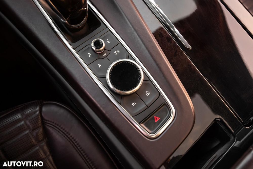 Cadillac Escalade - 28