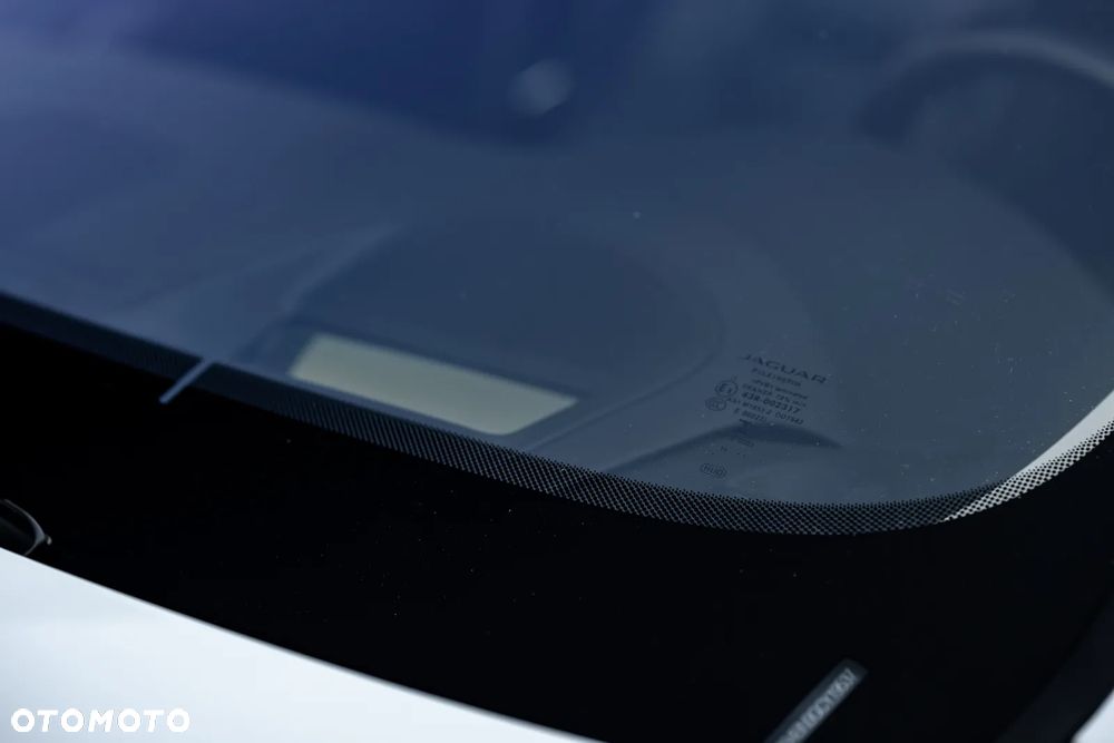 Jaguar XF 20d Prestige - 17