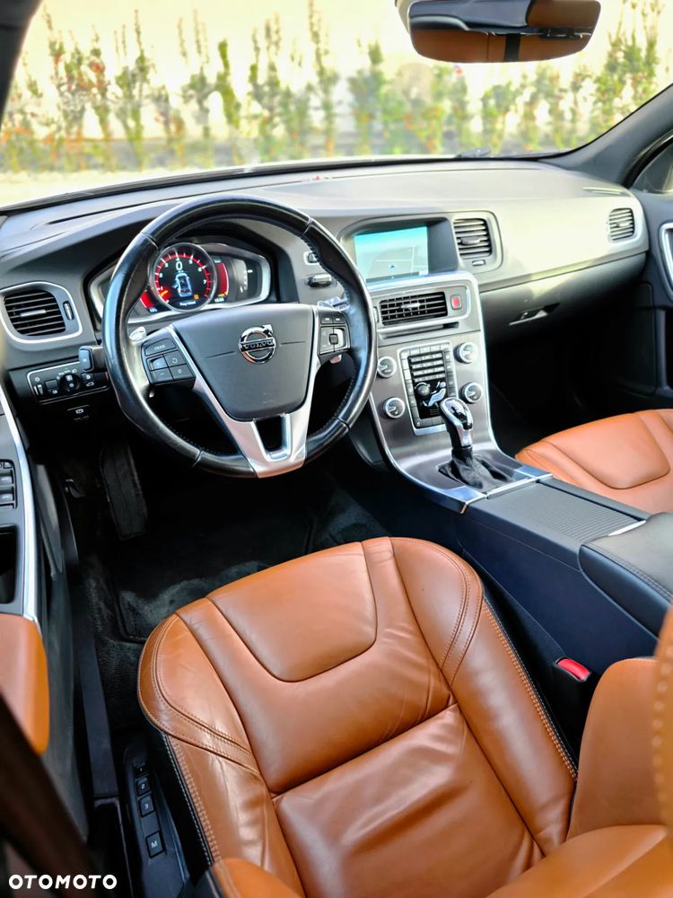 Volvo V60 T6 AWD Summum - 34