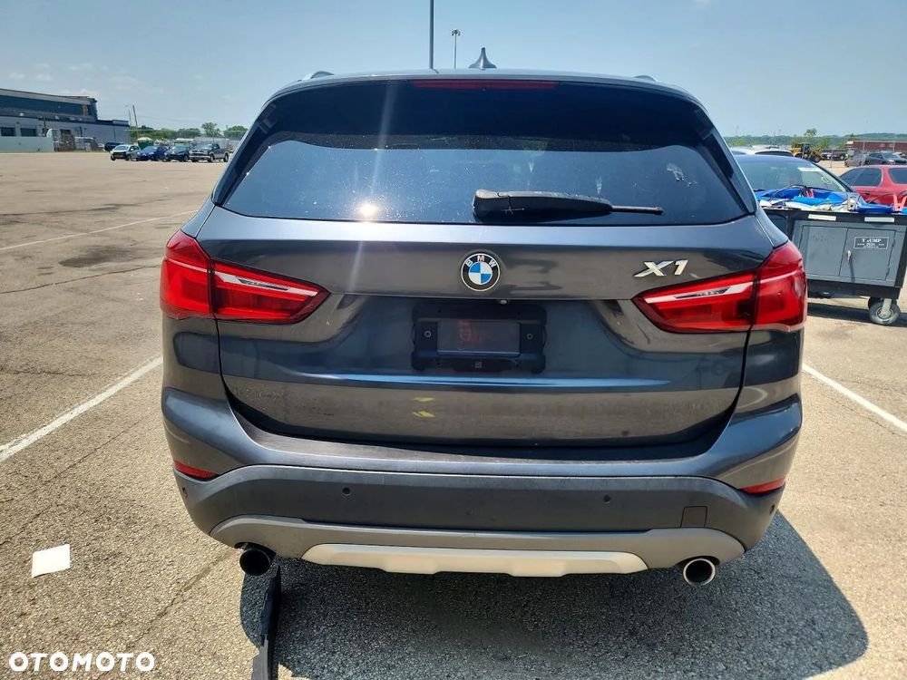 BMW X1 xDrive25i GPF Sport Line - 6