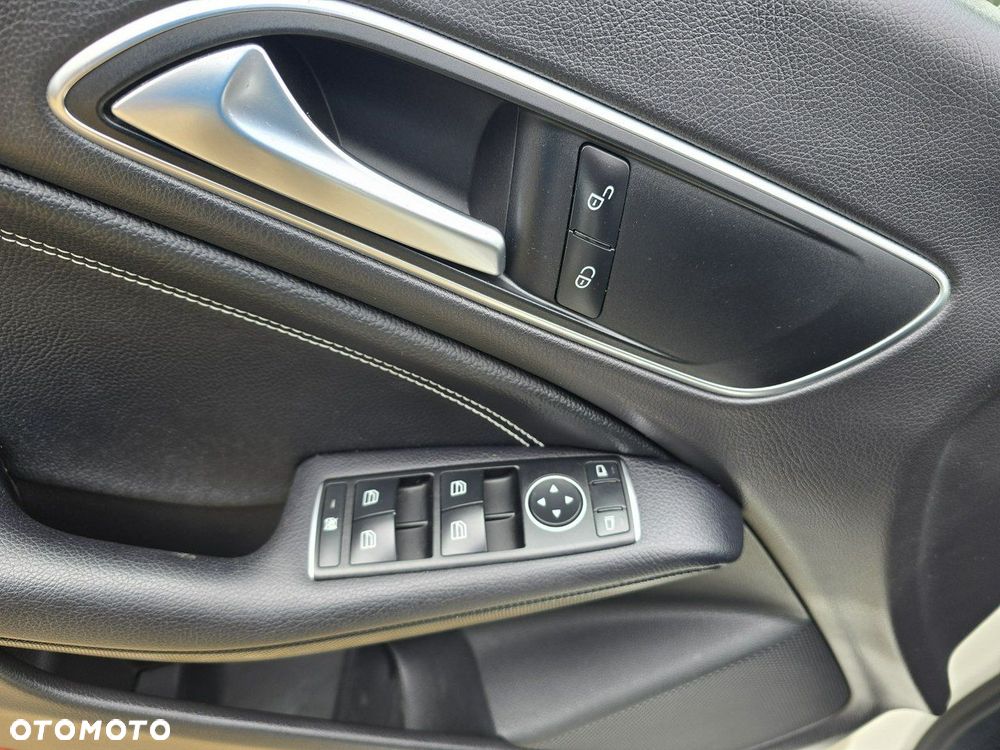 Mercedes-Benz CLA Shooting Brake 180 d - 23